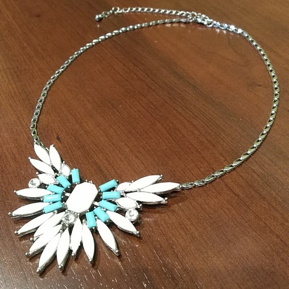 Suzy Shier statement necklace - Picture 5 of 6